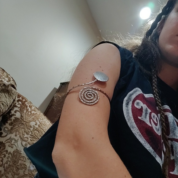 Silver arm cuff - Picture 3 of 4